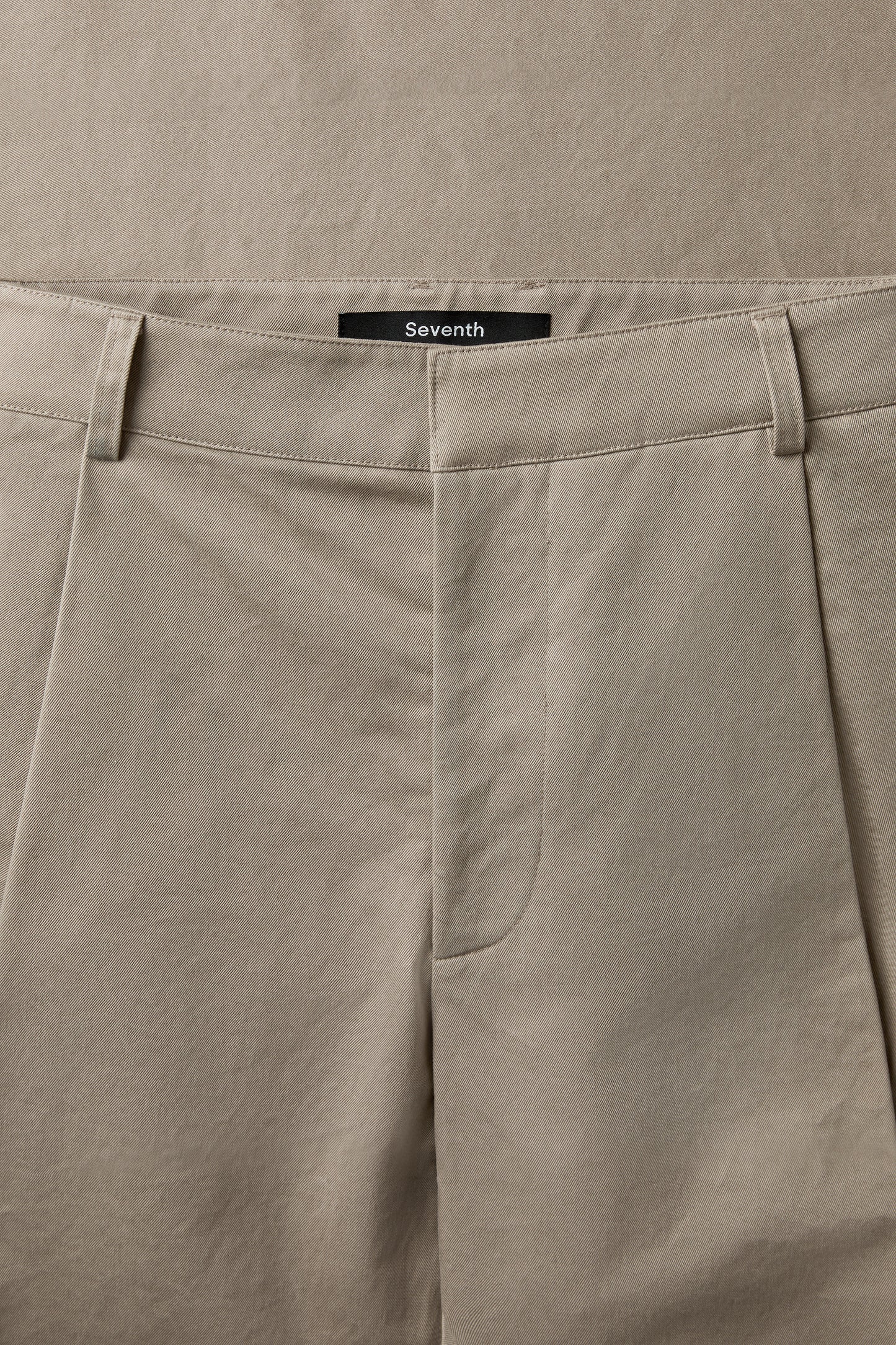 Bermuda Chino Pant in Mushroom