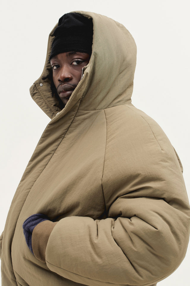 Orb Puffer Coat in Dune