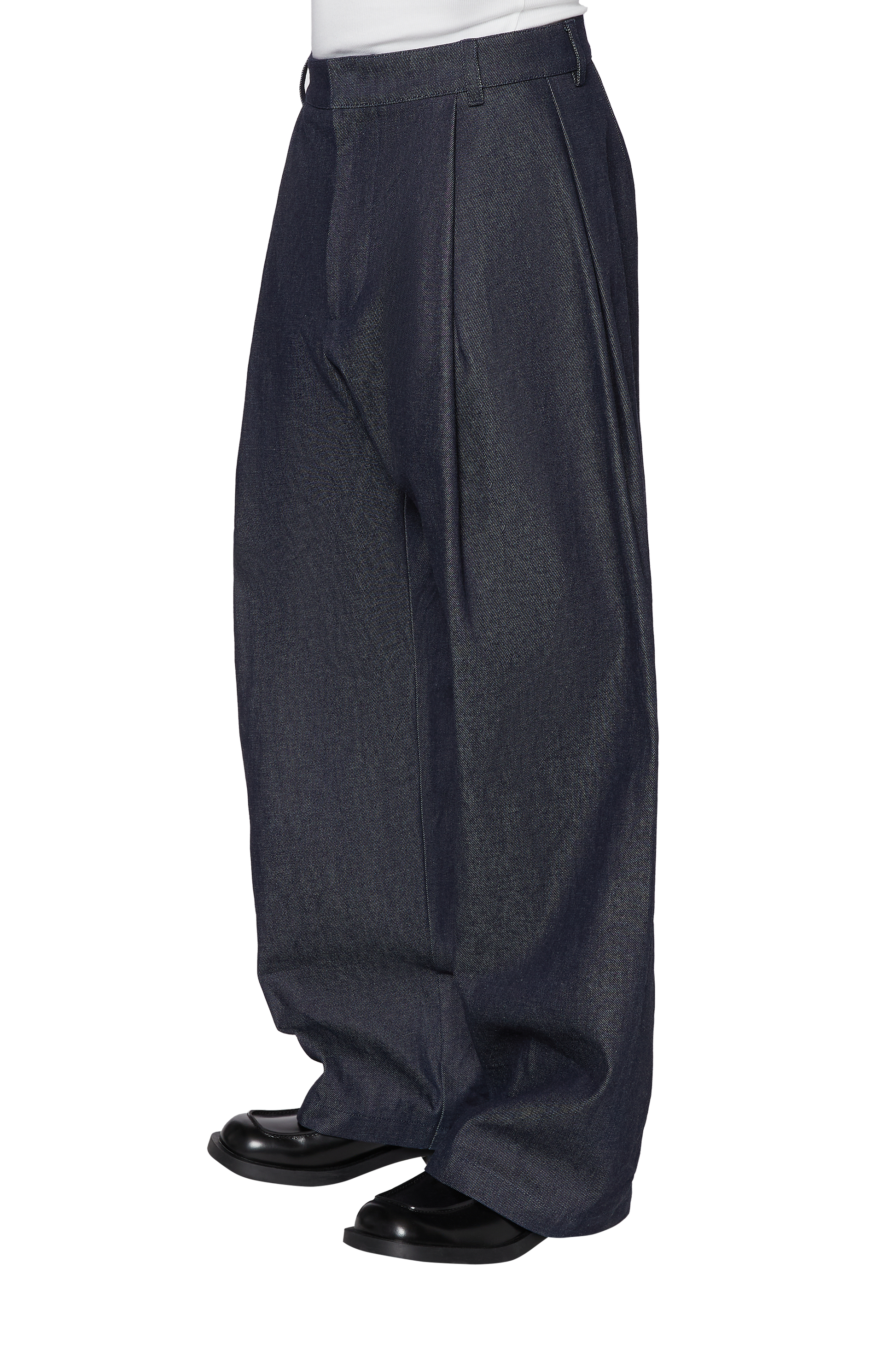 Denim 440 Bermuda Jeans in Indigo – Seventh Denim 440 Bermuda Jeans in Indigo – Seventh